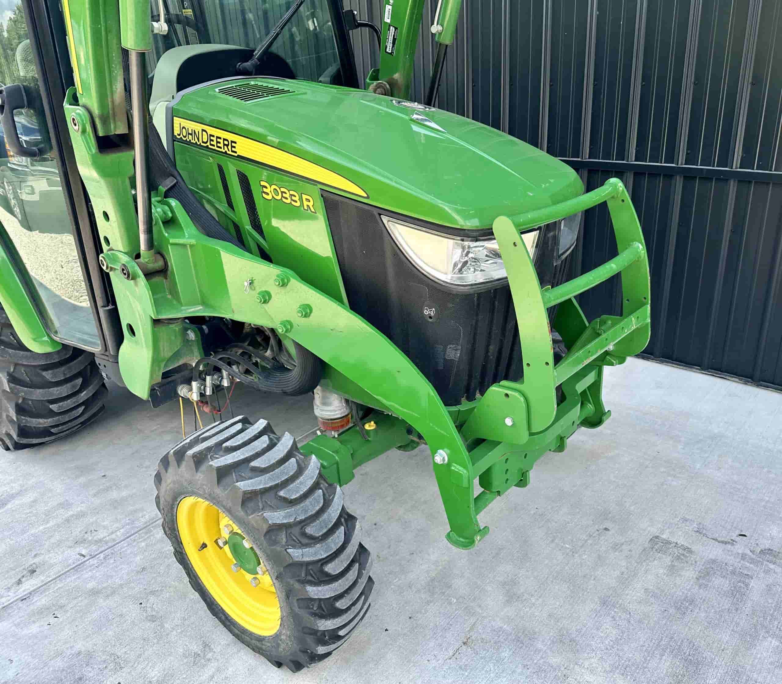 2020 John Deere 3033R
